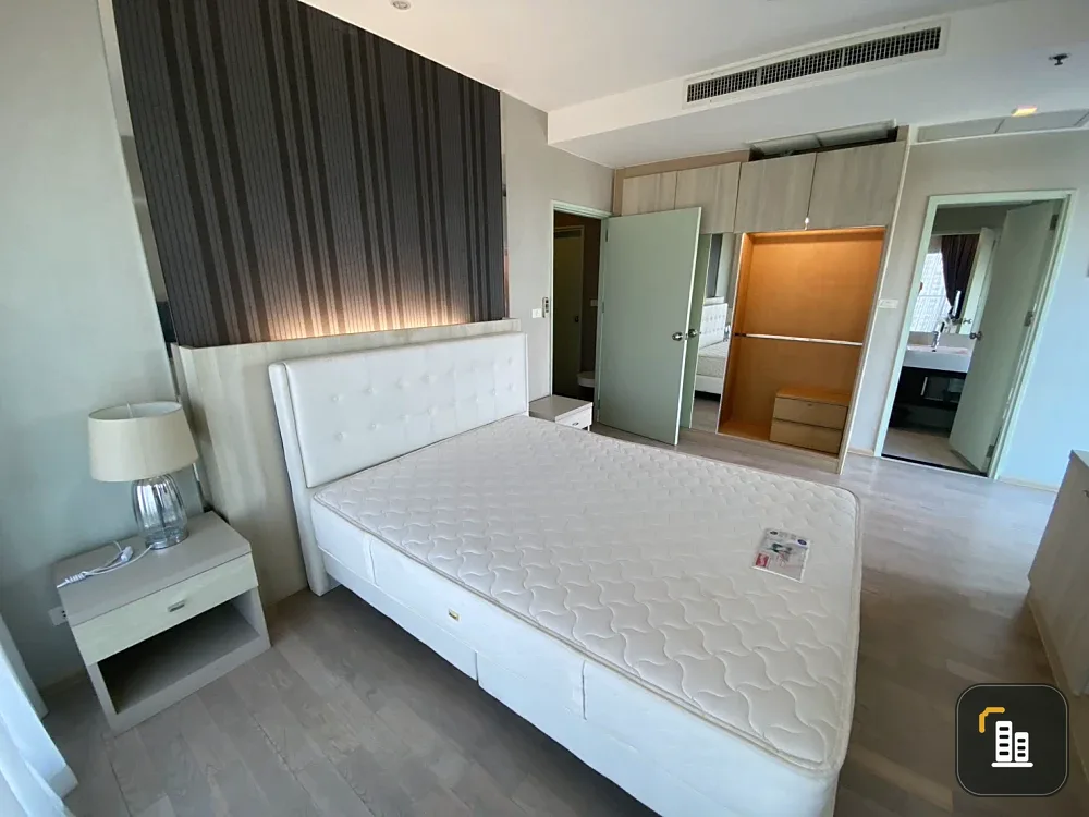 Condo for rent, Noble Remix, Sukhumvit 36, complete central area, good location, close to the train, convenient to travel, book now.