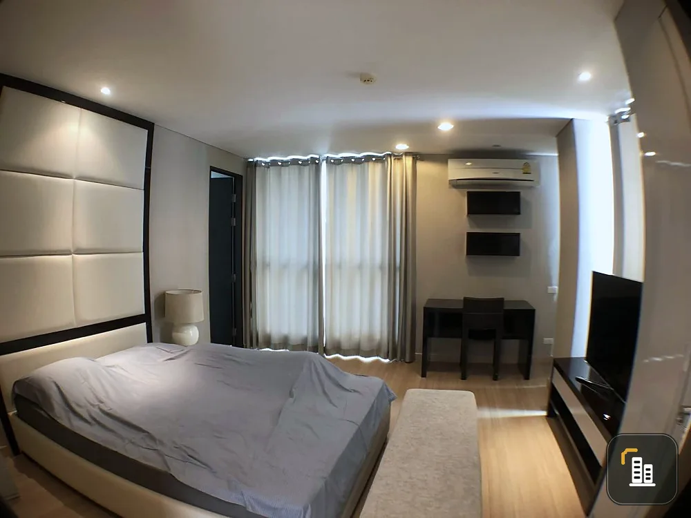 The Address Pathumwan condo for rent. The room is livable. The view is 2 sides. Say that don't miss out.