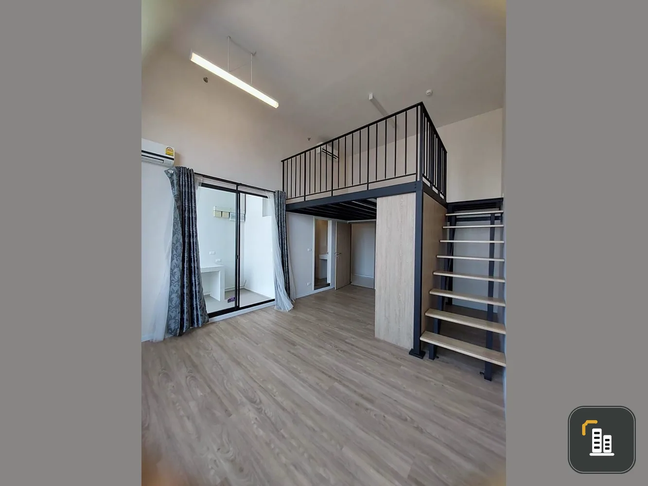 Selling Blossom Condo @ Fashion, 10th floor, high ceiling, clear, not uncomfortable, reserve it now.
