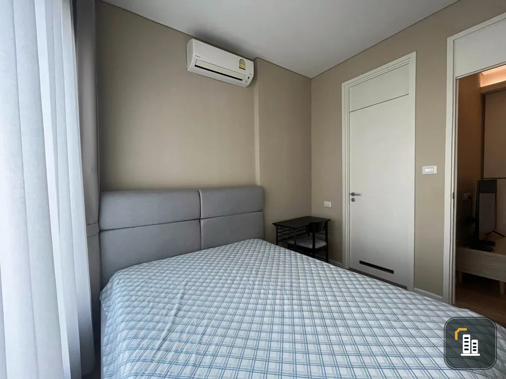 For rent, The Saint Residences, Building C, 17th floor, pool view, divided into sections, very nice, book now.