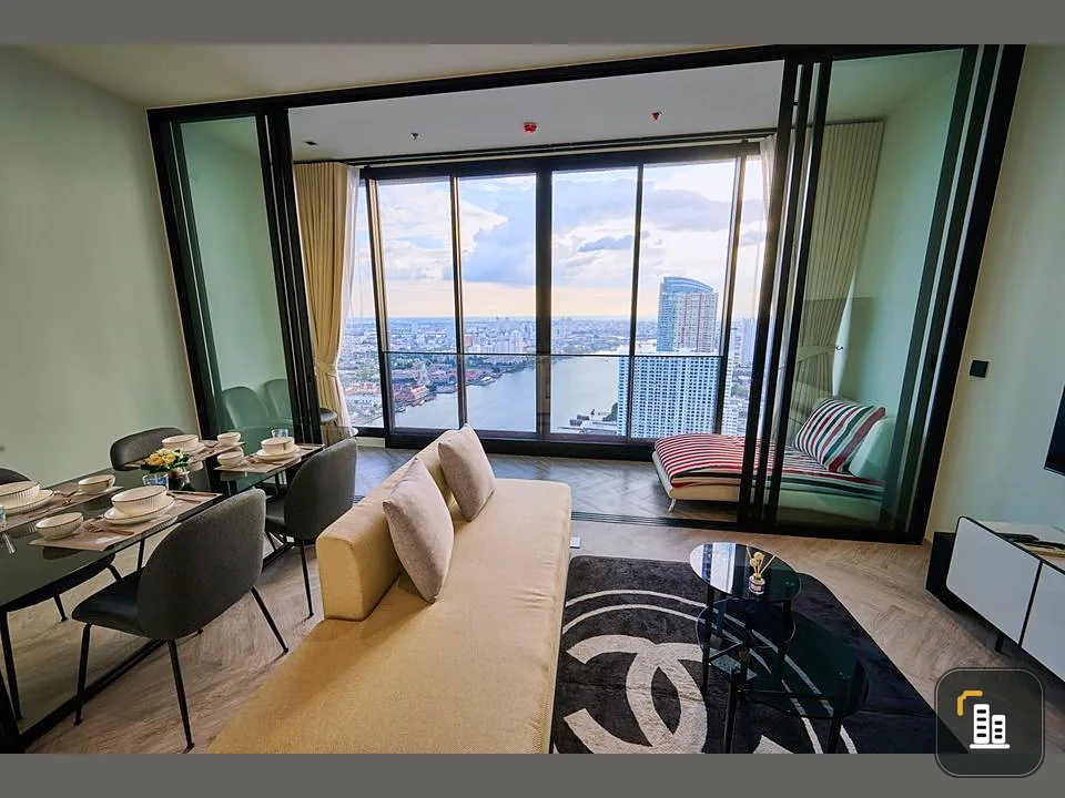 For rent or sale, Chapter Charoennakorn Riverside, airy and airy room, 42nd floor, river view. Well, don't miss this.