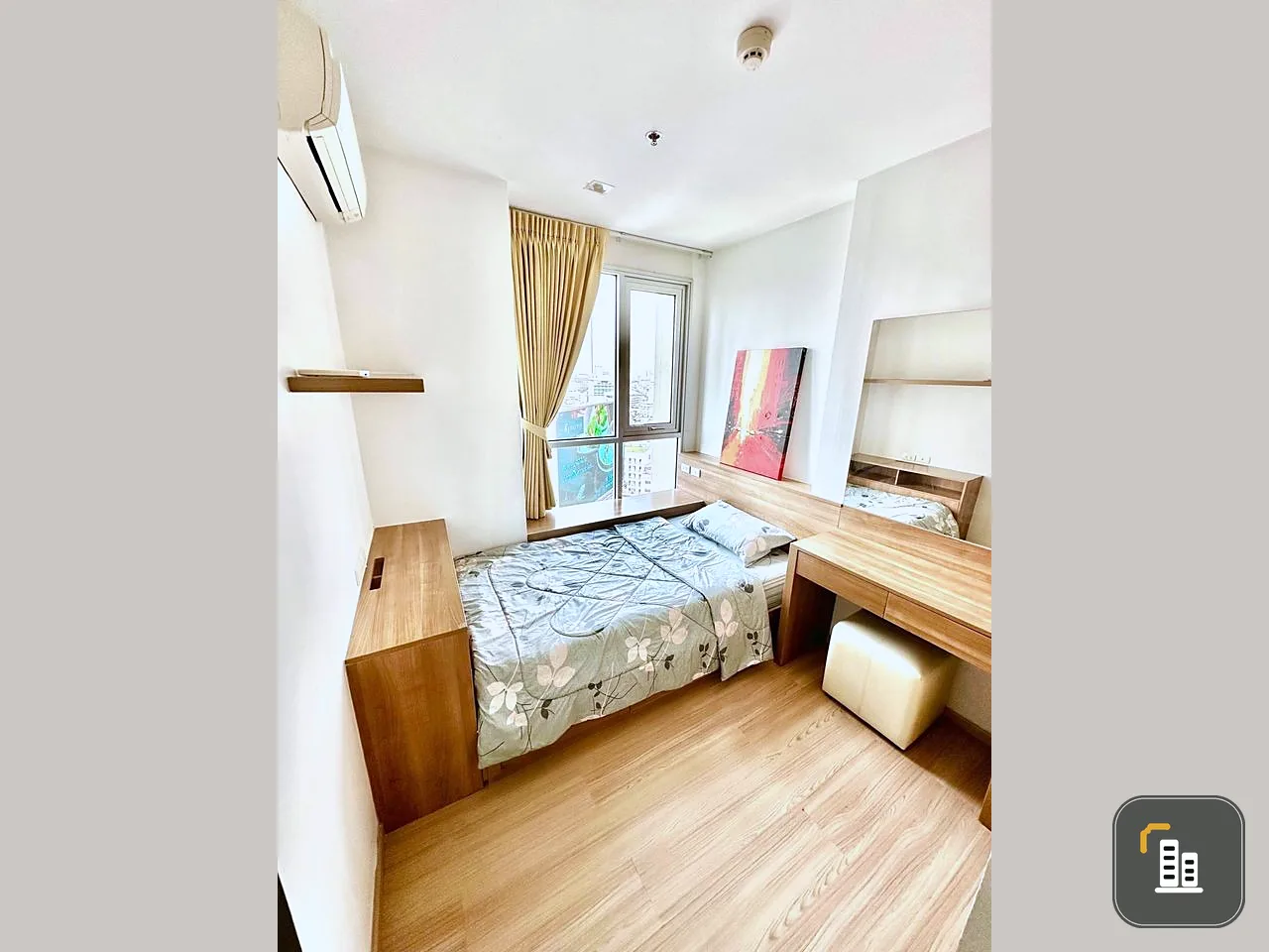 Condo for rent, Rhythm Sathorn, nice room, bright colors, complete facilities, plus great views, don't miss it.