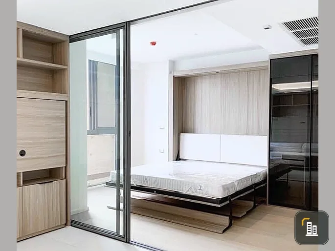 SELL Circle Sukhumvit 31, spacious room with built-in furniture. The most comfortable sofa You can reserve first come first serve.