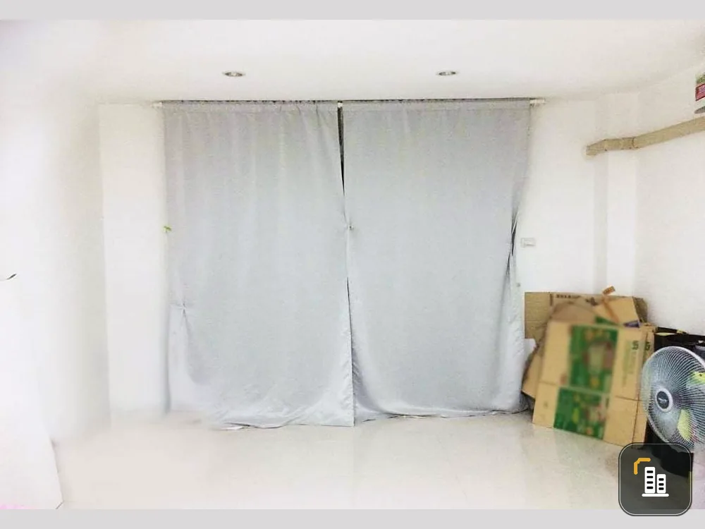 Selling The Green Condominium, 2 empty rooms, good price, people who love room decoration Let me tell you that you shouldn't miss it.
