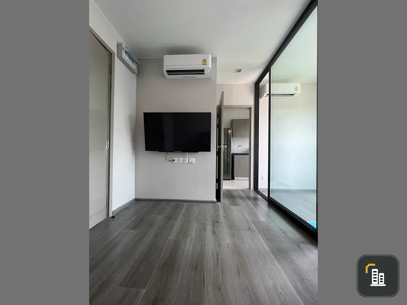 Sell THE POLITAN AQUA, empty room, size 24 sq m., 46th floor, very beautiful view, not hot, cool breeze, book now.