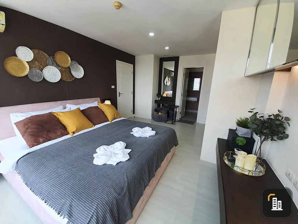 Condo for sale, The Bangkok Sathorn-Taksin, spacious room, fully furnished, complete with electrical appliances Need to make a reservation urgently