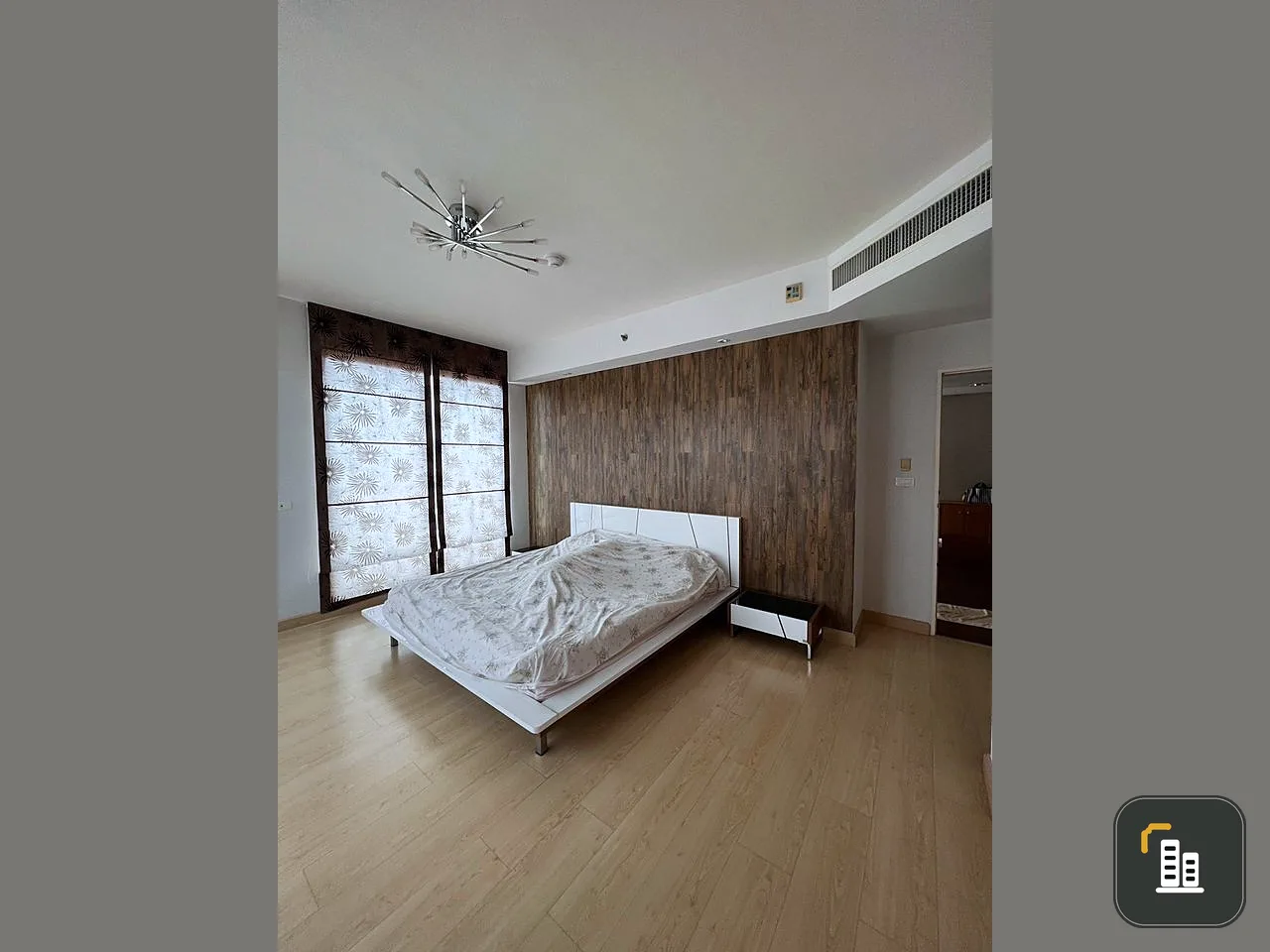 For rent Supalai River Place, high floor, most beautiful river view, very spacious room, fully furnished, book now.