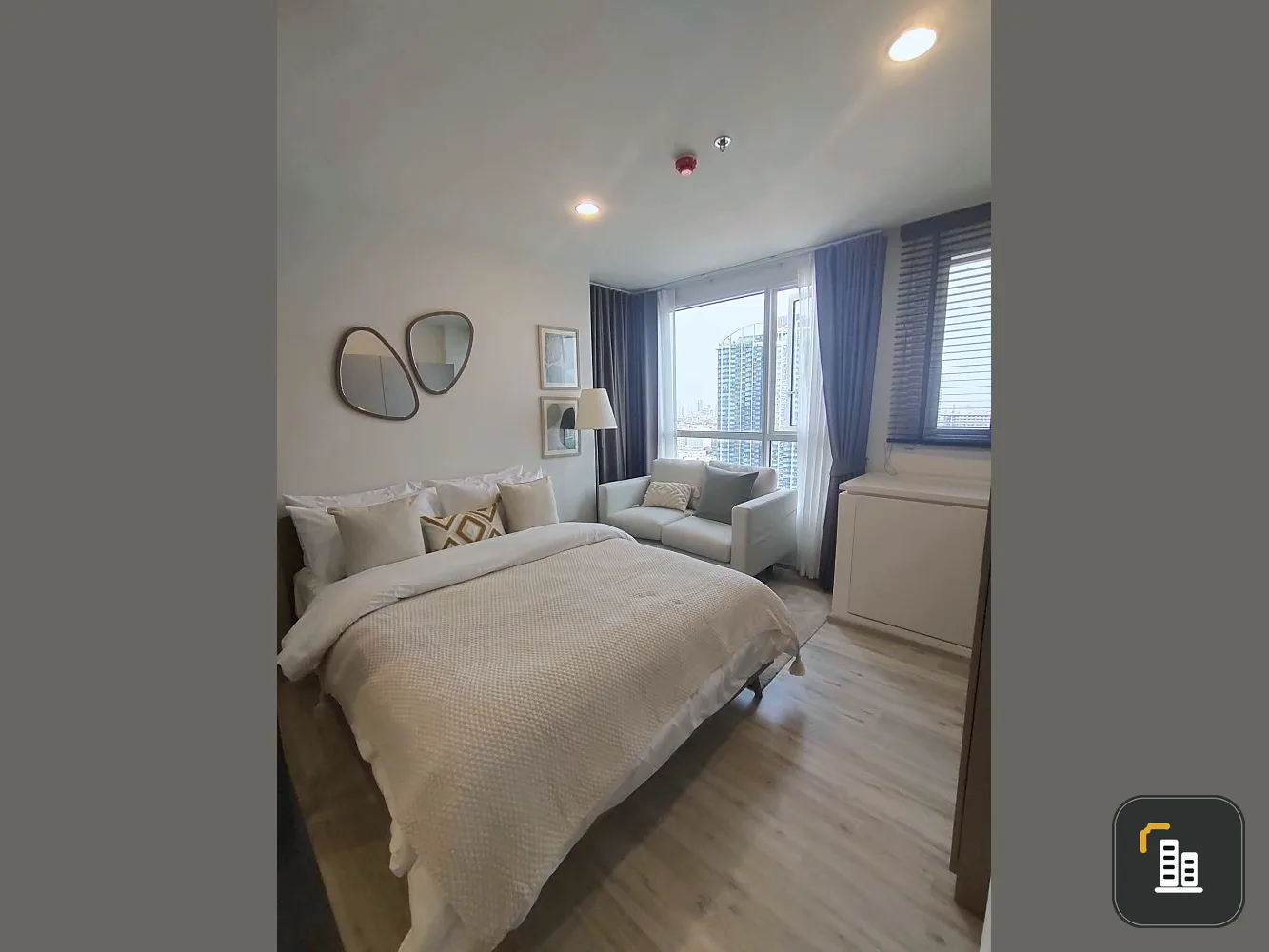 Condo for rent, XT Huai Khwang, 24th floor room, fully furnished, electrical appliances, ready to move in, book now before you miss it.