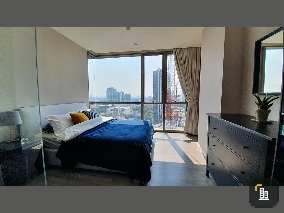 For rent!! The Room Sukhumvit 69 condo, good location, complete facilities Ready to move in. Hurry up to reserve!!