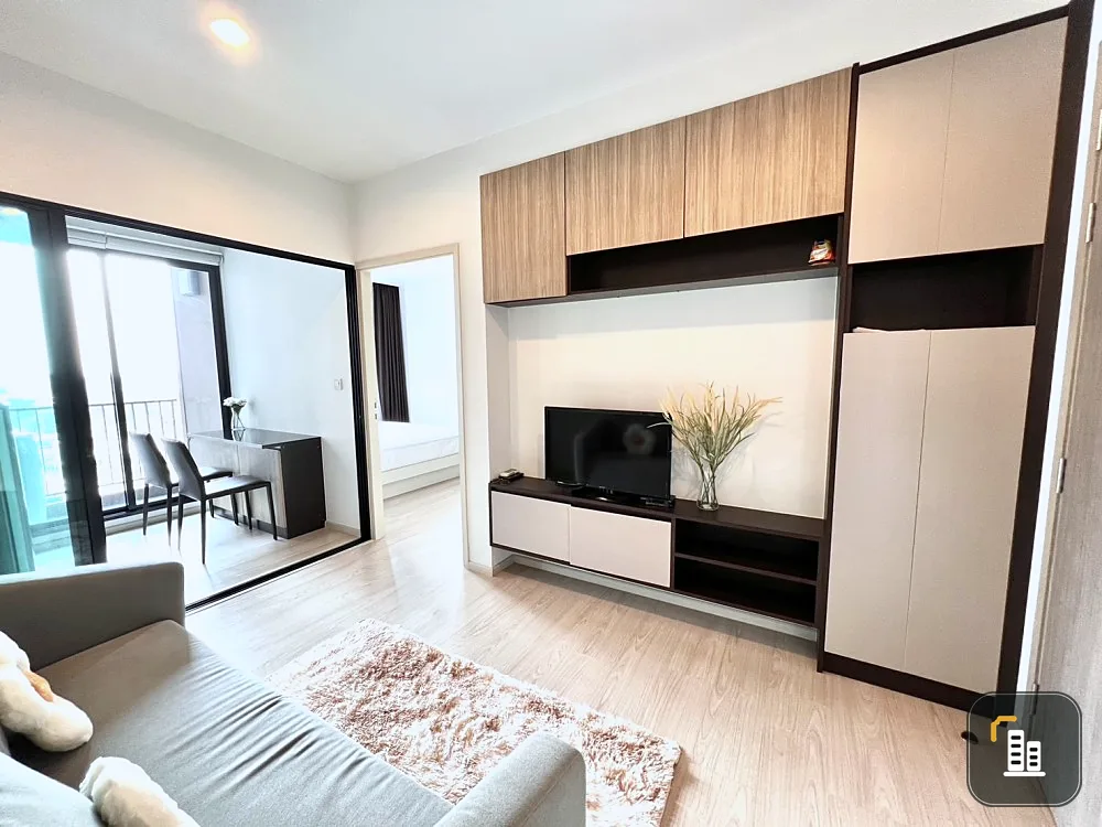 The Gallery Bearing Condo for Rent. The room is in a modern style, wide -sized tone.