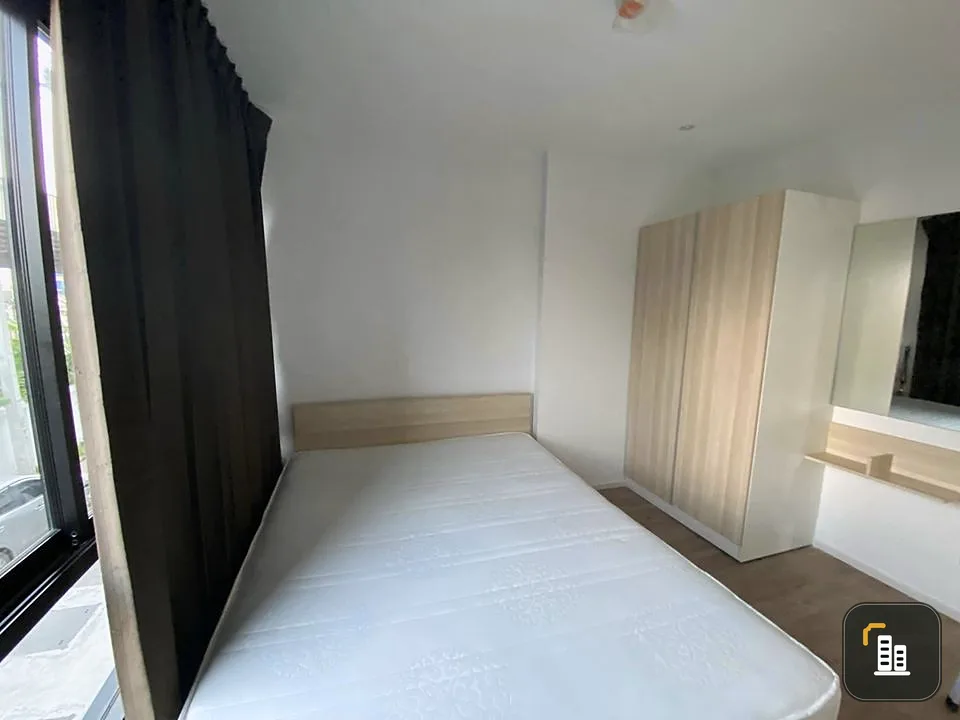 Sell The Midd Condo, clean room, partition, very good proportion Comes with fully furnished. Must reserve. Don't miss it.