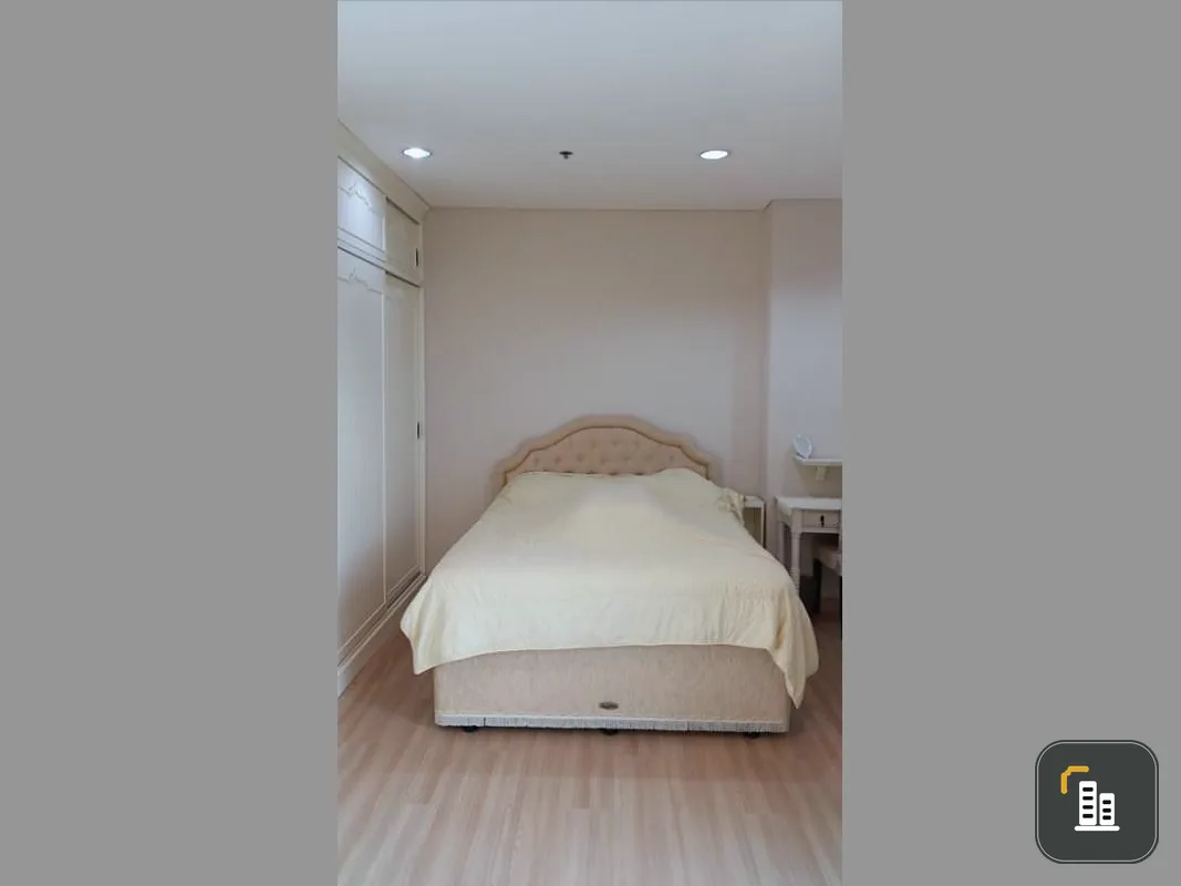 Selling Studio Intro Paholyothin-Pradipat Decorated with built-in furniture + electrical appliances in the whole room. If interested, hurry up.