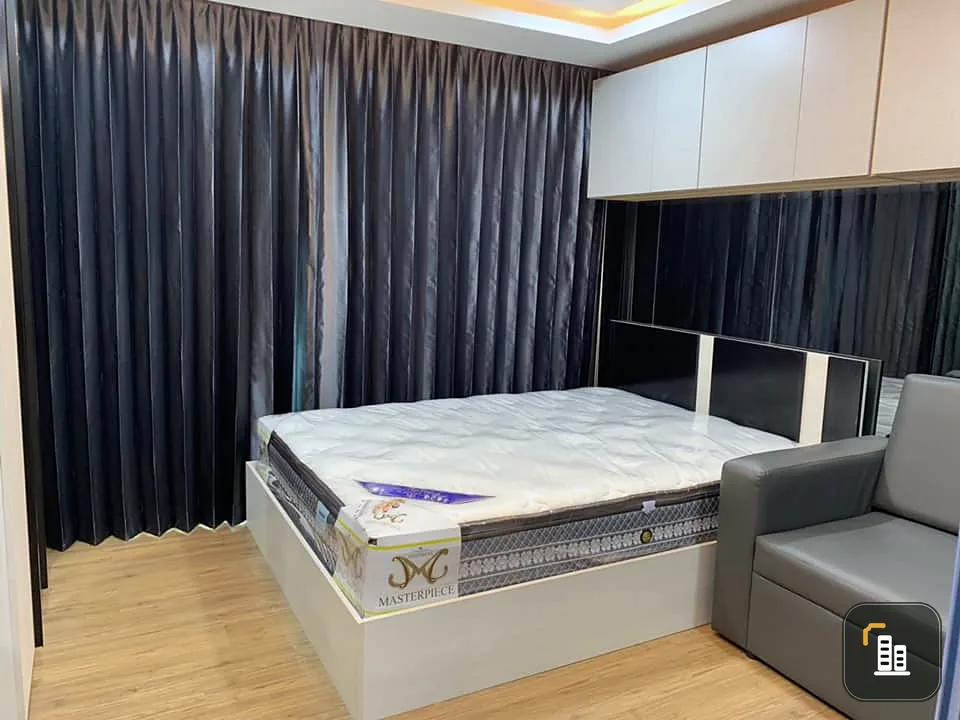 Don't scroll through this room at all. This room is decorated very nicely. Fully built-in, studio room, 22 sq m.