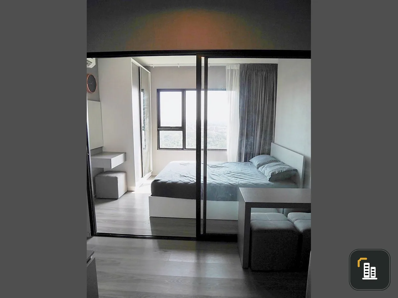 For sale, Aspire Sathorn - Taksin (Copper Zone), good wallpaper. Full set of furniture. If interested, reserve now.