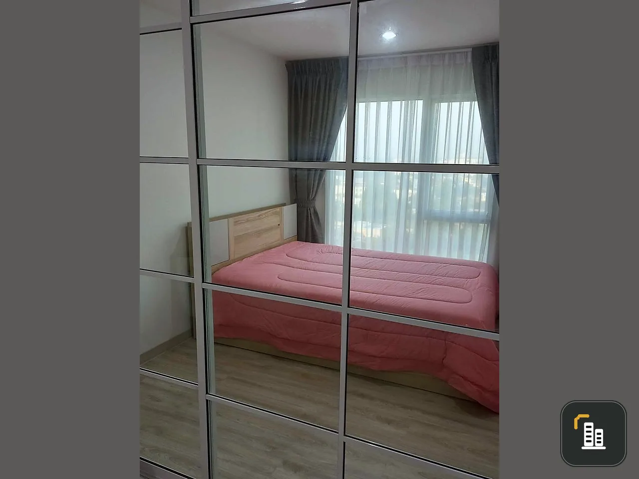 Sell The Crystal Bliss Rattanathibet, corner room, Chao Phraya River view, spacious room, nice, fully furnished, book now, hurry up.