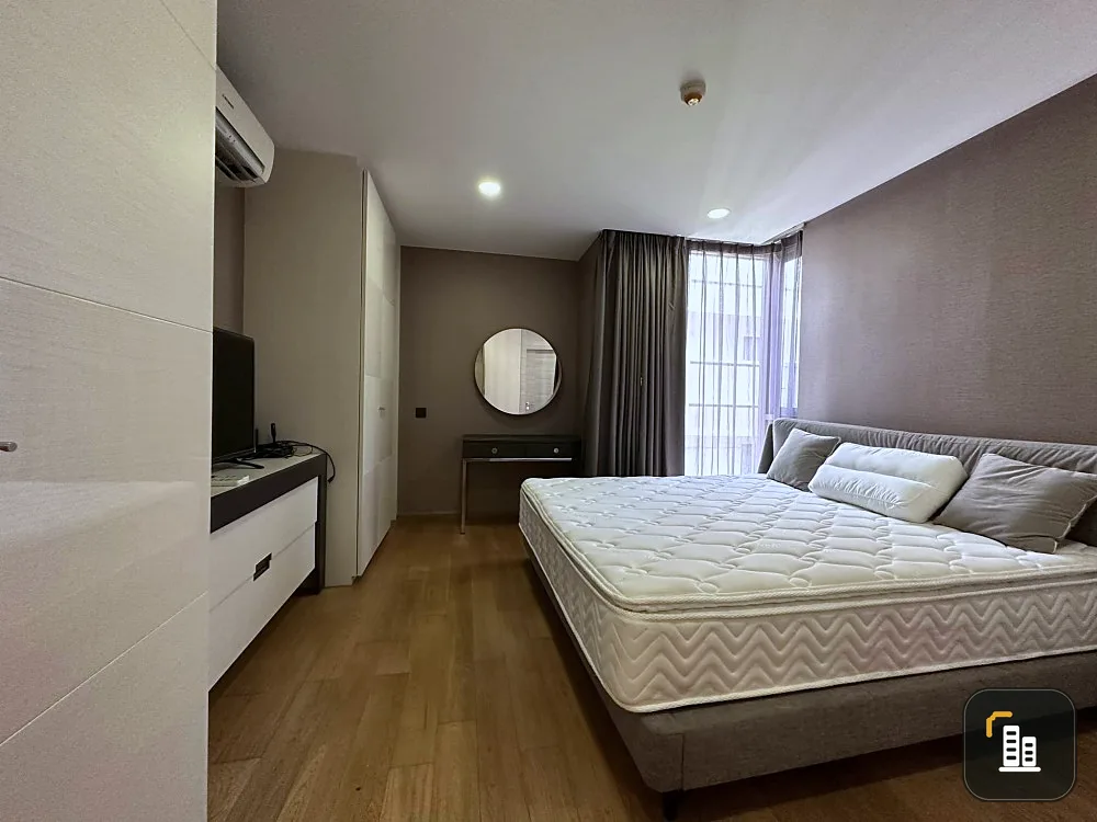 Condo for rent, Klass Langsuan, 2 bedrooms, 2 bathrooms, the most spacious room. Fully furnished with every piece of furniture. Book now.