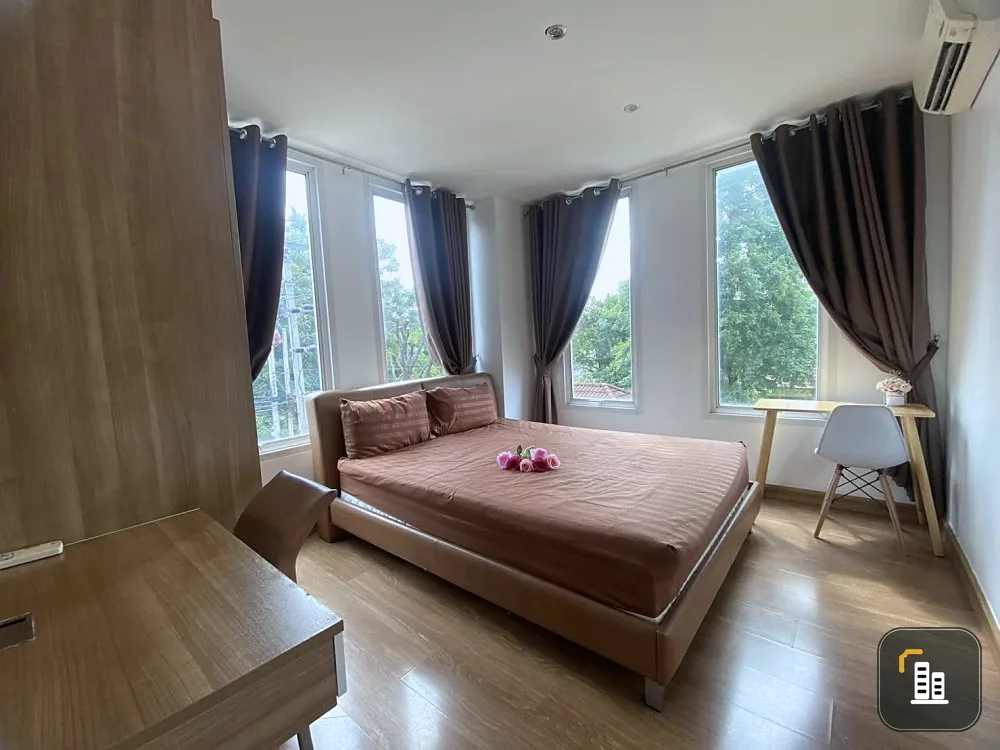 Manhattan Park Residences Barring Condo for Rent. The room is wide, wide, good view.