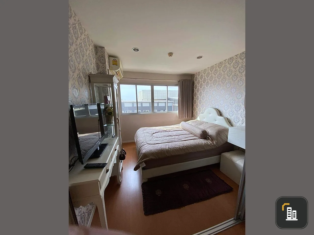 For sale, Lumpini Condo Town Ramintra-Lat Pla Khao, wide balcony, good wallpaper. This room must be reserved.