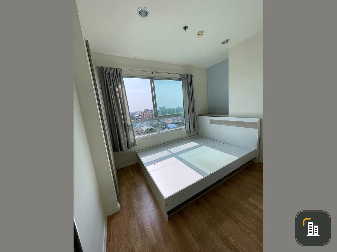 Selling Lumpini Ville Nakorn In River View, empty room, room divider Get the highest height, city view, do not miss it.