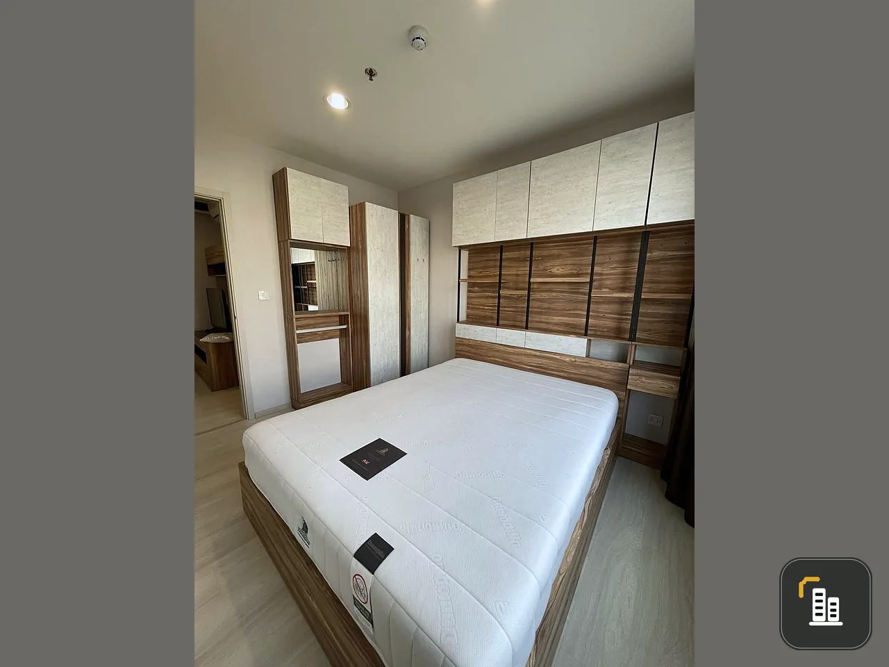 For sale Life Pinklao, 9th floor, east, separate rooms, beautiful rooms, fully furnished, book now, don't wait, hurry up.