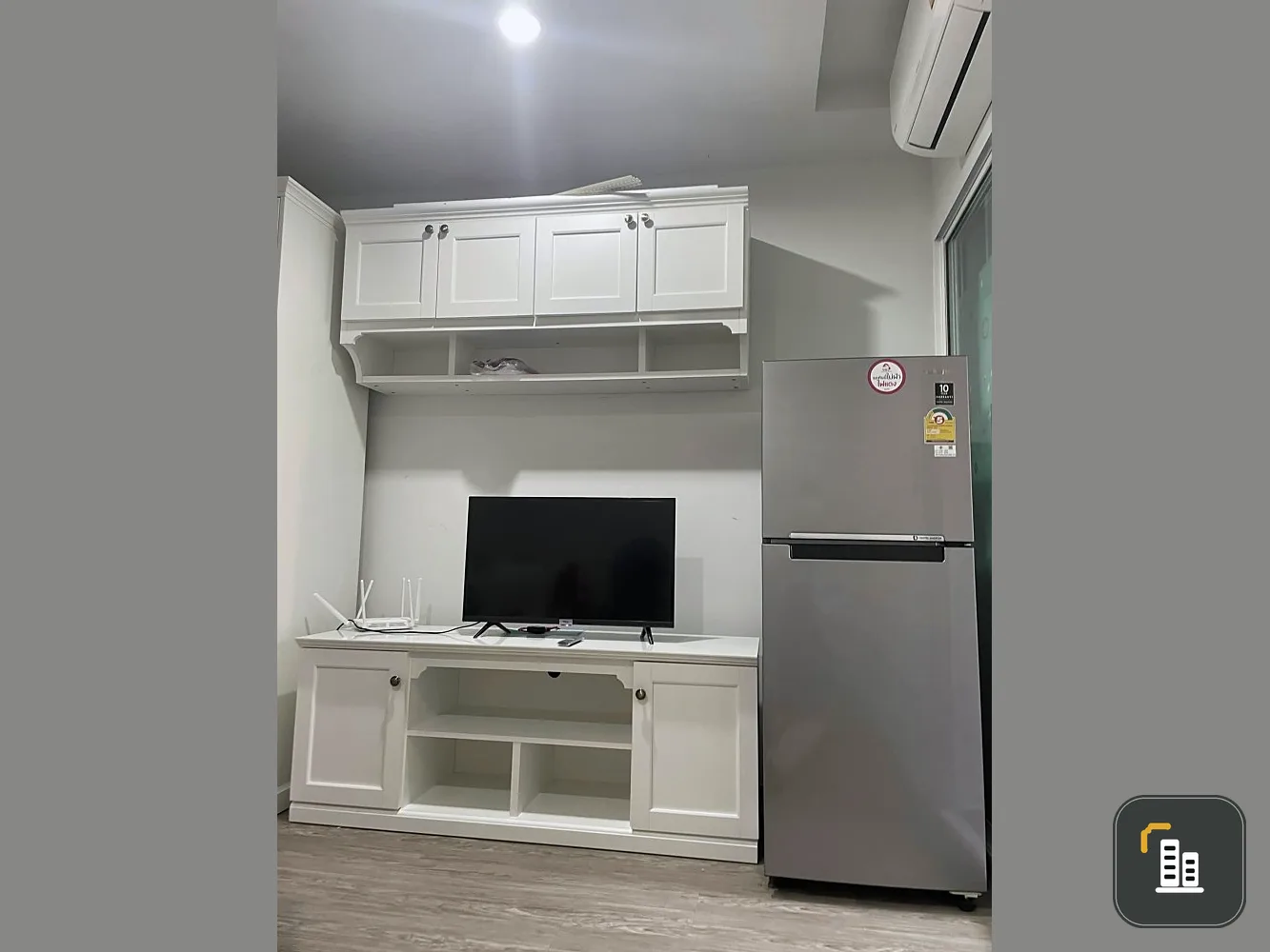 Condo for sale, Regent Home, Sukhumvit 97/1, very nicely decorated room, white tone, full of electrical appliances. Hurry up to reserve now.