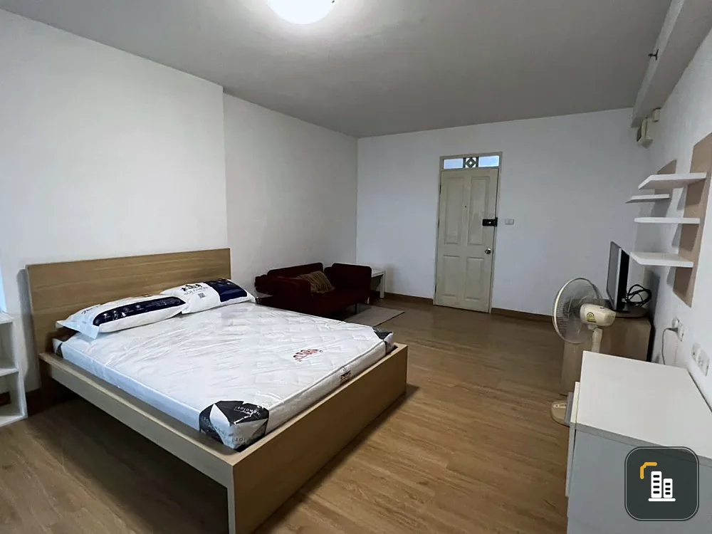 Urgent sale, Supalai Park, Srinakarin, Studio room, 11th floor, with a high view at an affordable price.