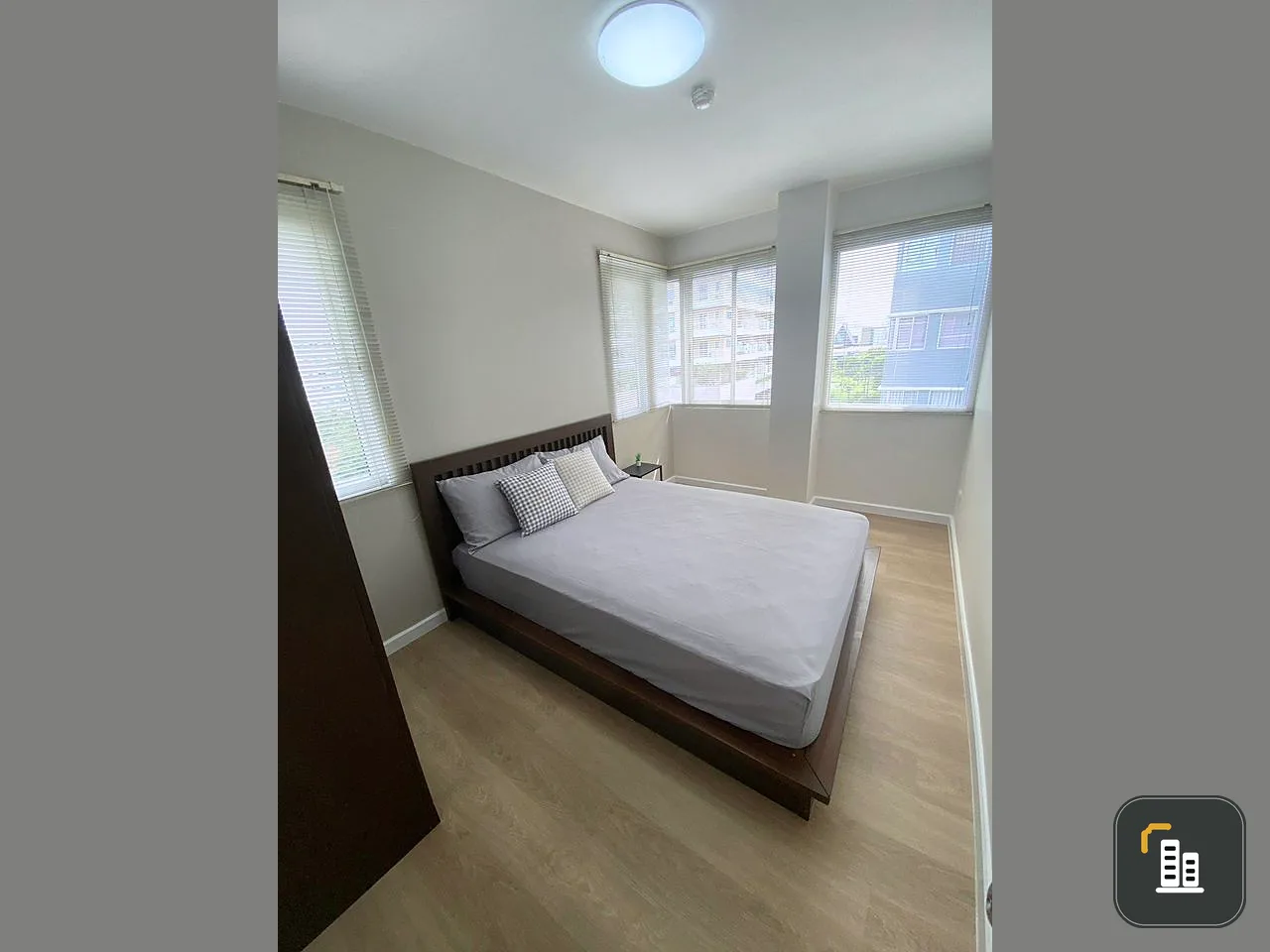 For rent, Supalai City Home Ratchada, partitioned room, decorated simply but very nice. Don't miss a lot.