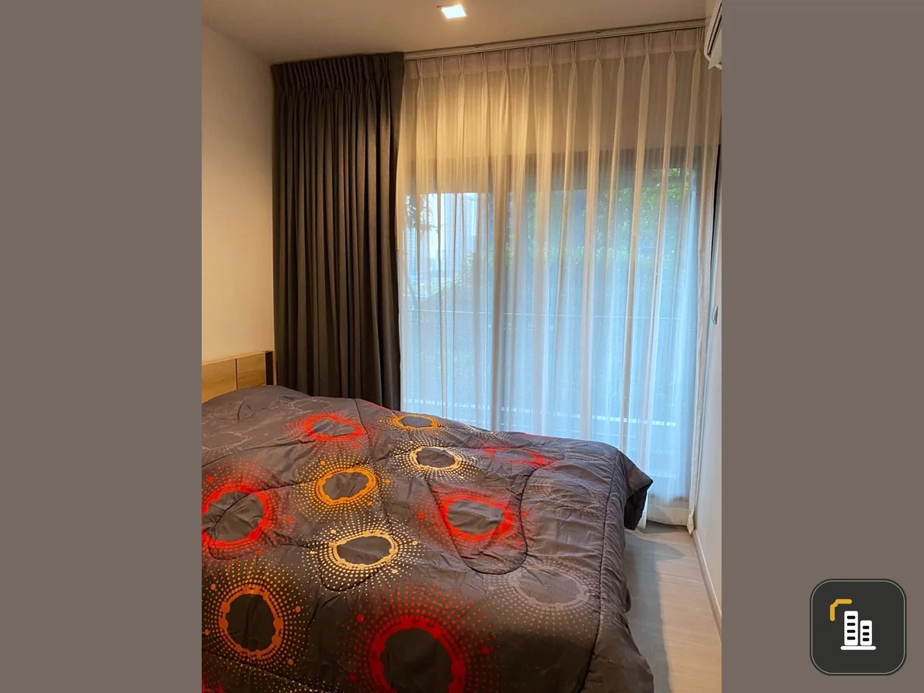 Condo for rent, Life Asoke-Rama 9, on the same floor as the project garden, south side, cool breeze.