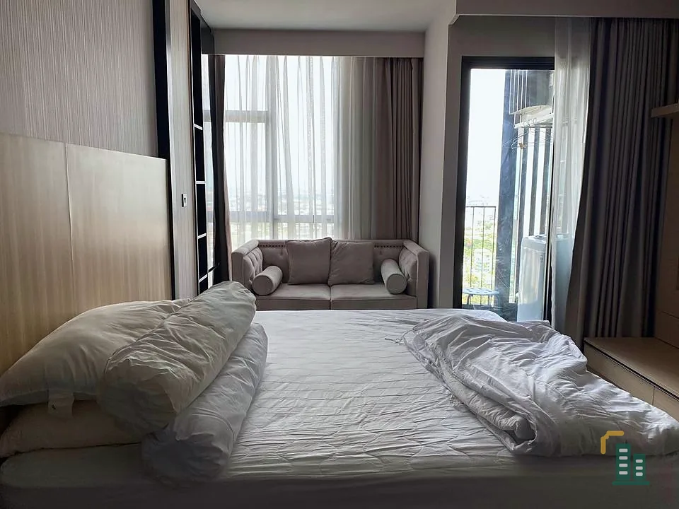 For rent, Rhythm Ekkamai, high floor, good view, fully furnished room, nice to live in, divide the room into proportions, hurry up and book now, don't
