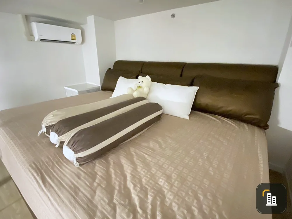 Selling Blossom Condo @ Fashion, beautiful view, special built-in furniture Large sofa that can be reclined, book now.