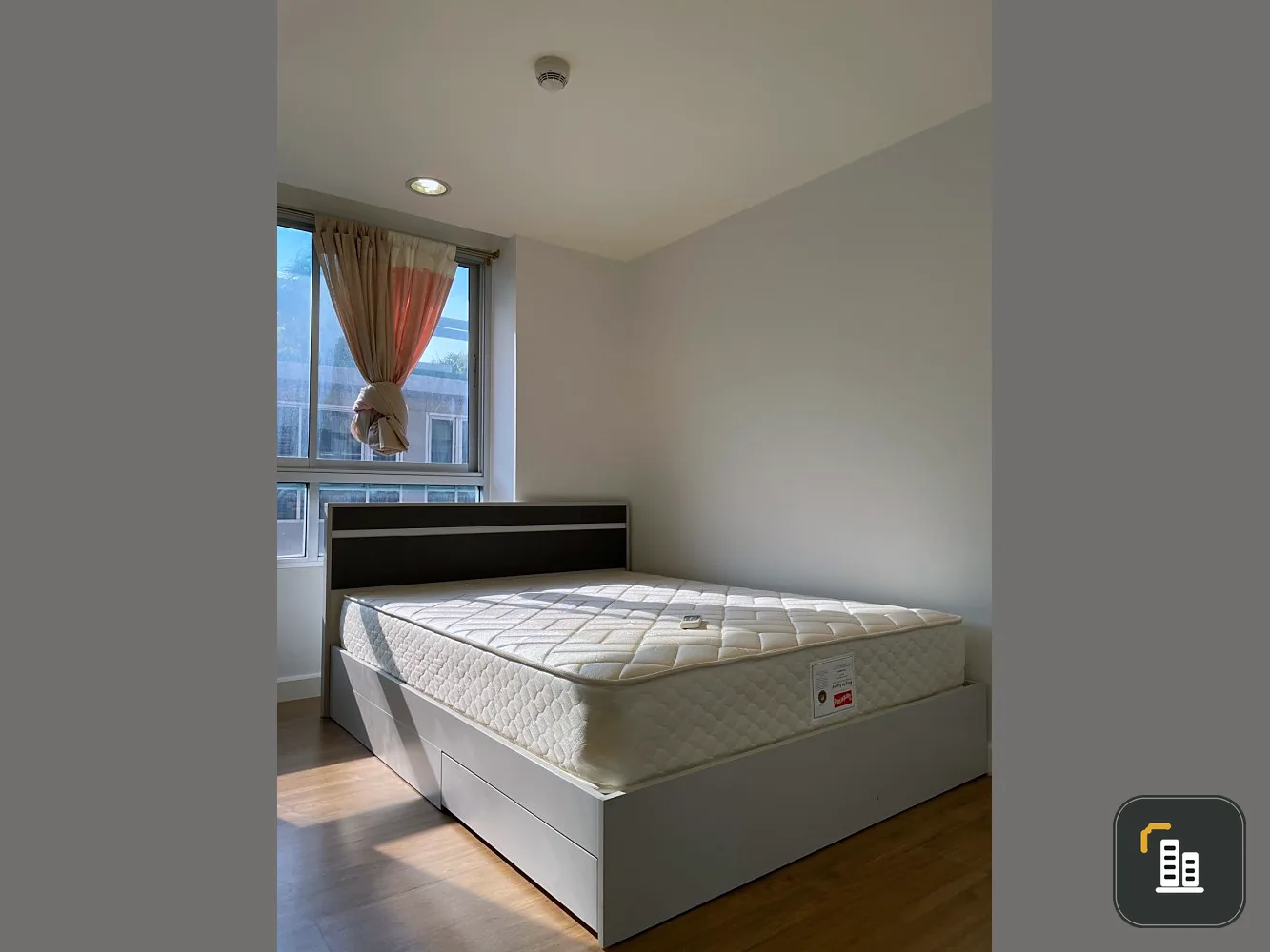 Urgent sale!! Condo The Kris Ratchada 17, beautiful room, good location, convenient transportation, near Sutthisan MRT, don't miss out, hurry up and b