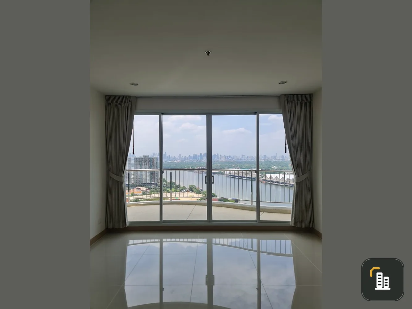Condo for sale, Supalai Riva Grand Rama 3, empty room, good price, 28th floor, Chao Phraya River view. Buy now, don't wait.