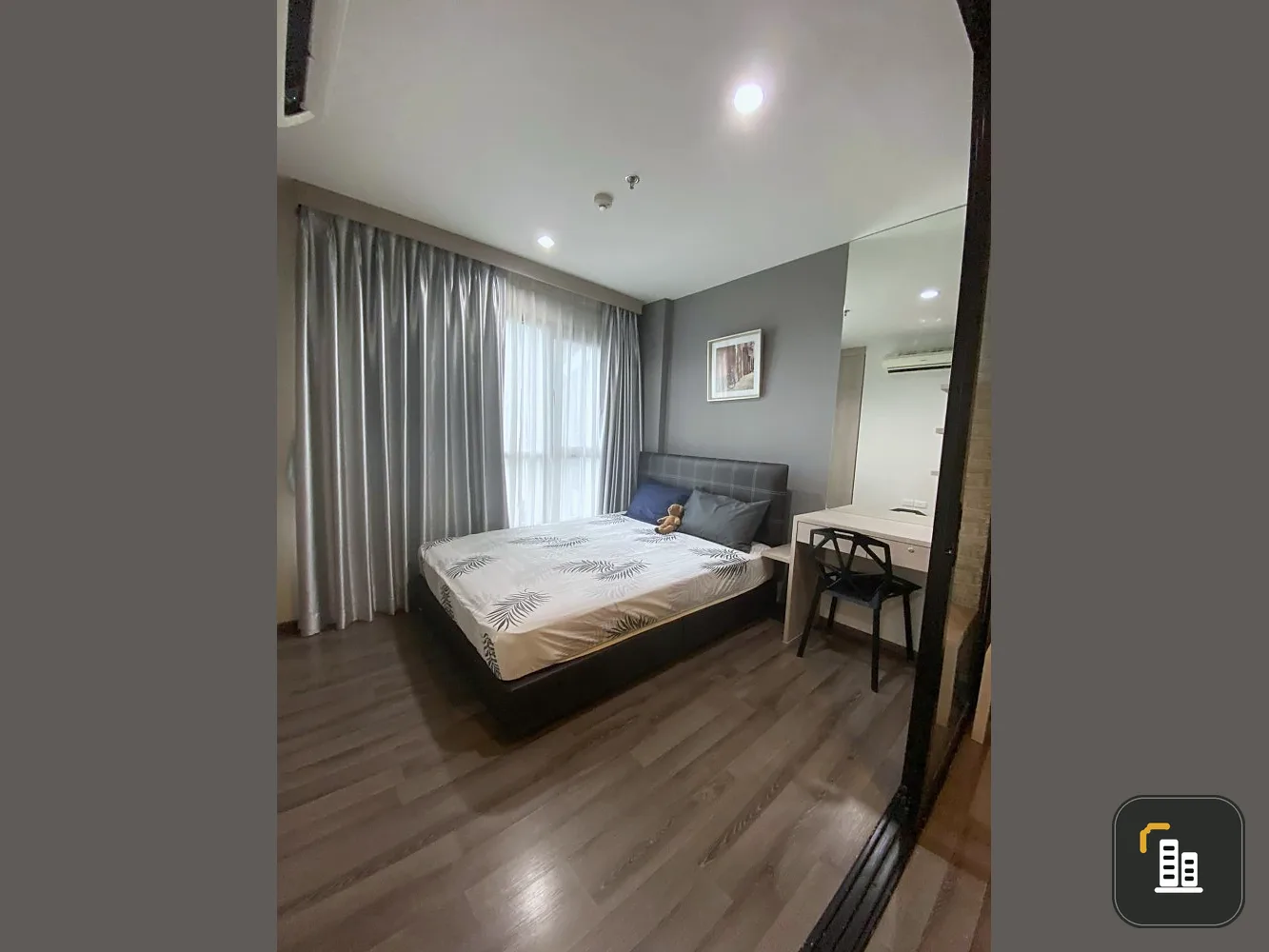For rent, The Base Park West, a separate room. Fully furnished with electrical appliances You can only come in.