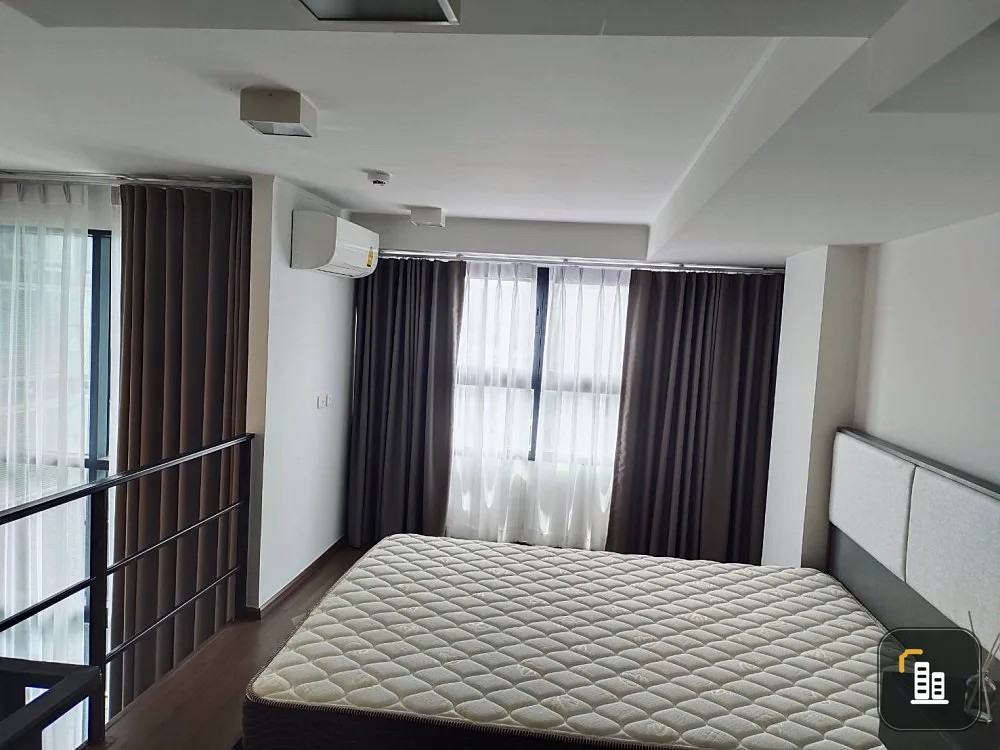 Condo for sale, Ideo Rama 9, nice room, 2 storeys wide, lots of usable space, fully furnished, good price, don't miss it.