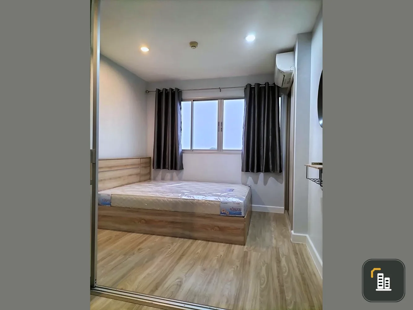 Quick sale, Lumpini Condo Town Ramintra-Lat Pla Khao. Partition room Well separated kitchen. Price is not expensive. Book now.