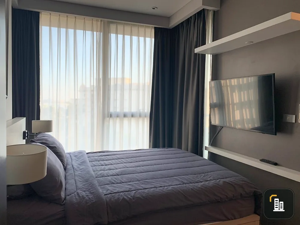 For rent, The Lumpini 24, partitioned rooms. Fully furnished with furniture You can't miss it, book now.