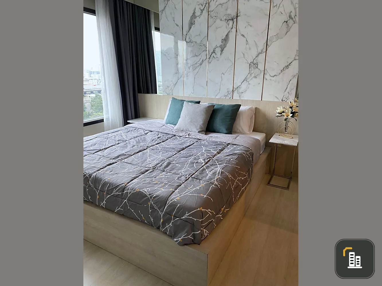 For rent, sale, life asoke, decorated room, ready to move in, fully built-in, 10th floor, Rama 9 view, if you don't book, you will regret it.