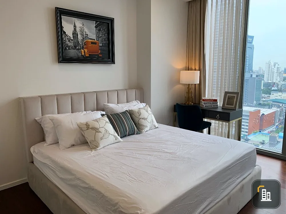 Condo for sale, Hyde Sukhumvit 11, fully furnished. complete electrical appliances complete facilities