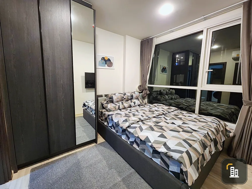 For rent, XT Huaikhwang, 8th floor, garden view, fully furnished room. Comes with full set of furniture. Book now.