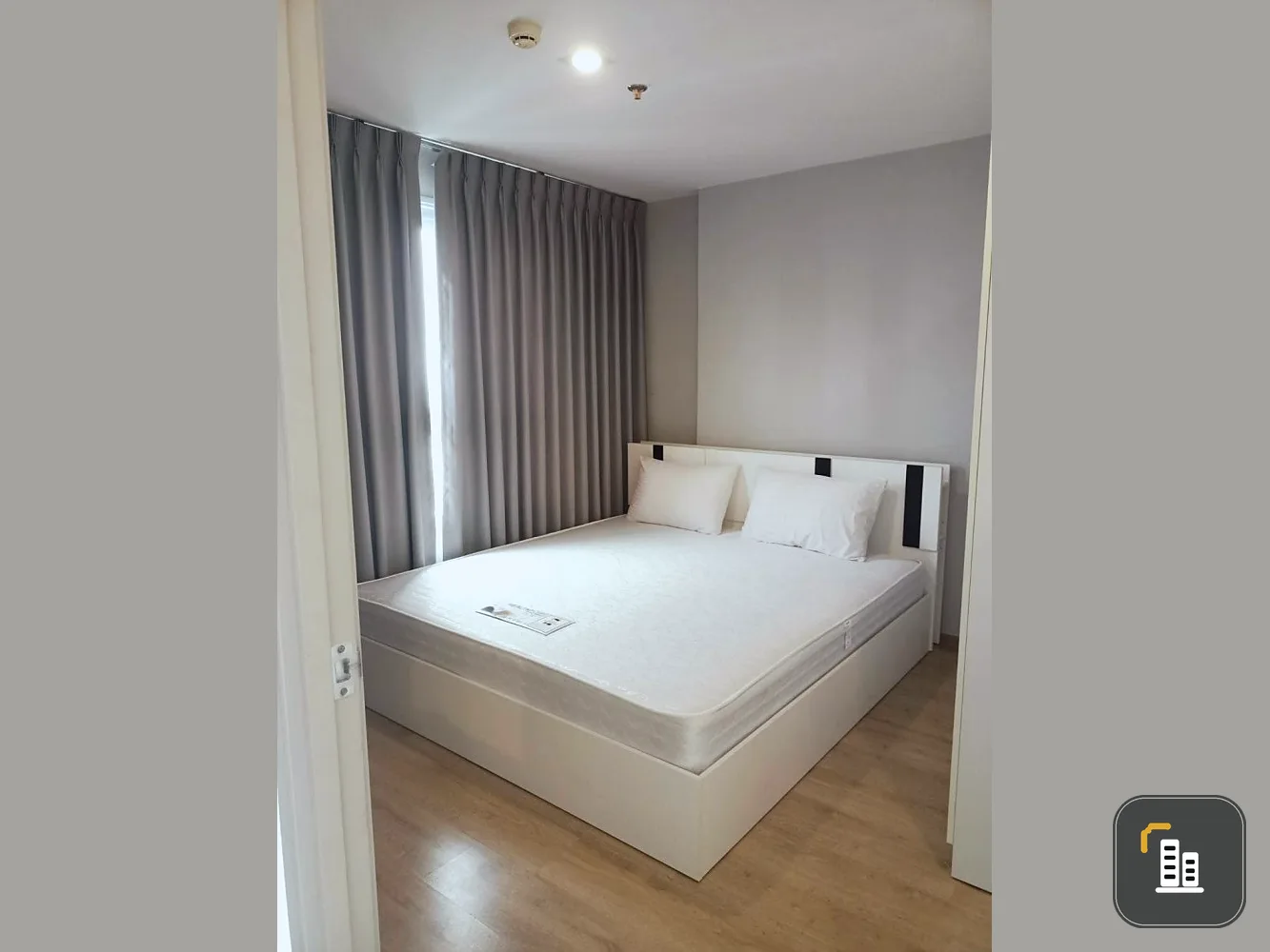 For rent, Rich Park @ Chaophraya, 23rd floor, clear view, airy, fully furnished and electrical appliances, don't miss it.