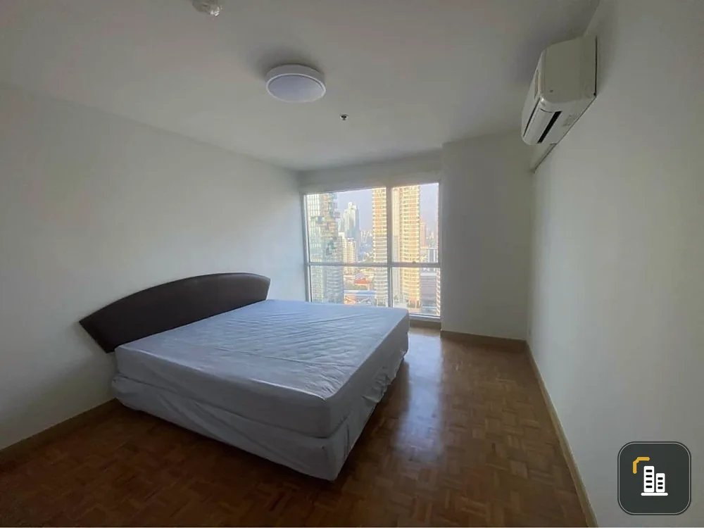 Sell Silom Suite, 1 bedroom, high floor, great view, spacious room, a lot of usable space. You can reserve first. You can stay first.