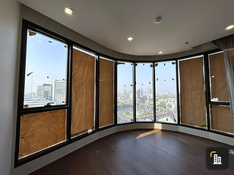 For sale, Ideo Q Victory, corner room, good location, high floor, city view, 2 bedrooms, room decoration line, book now, hurry up.