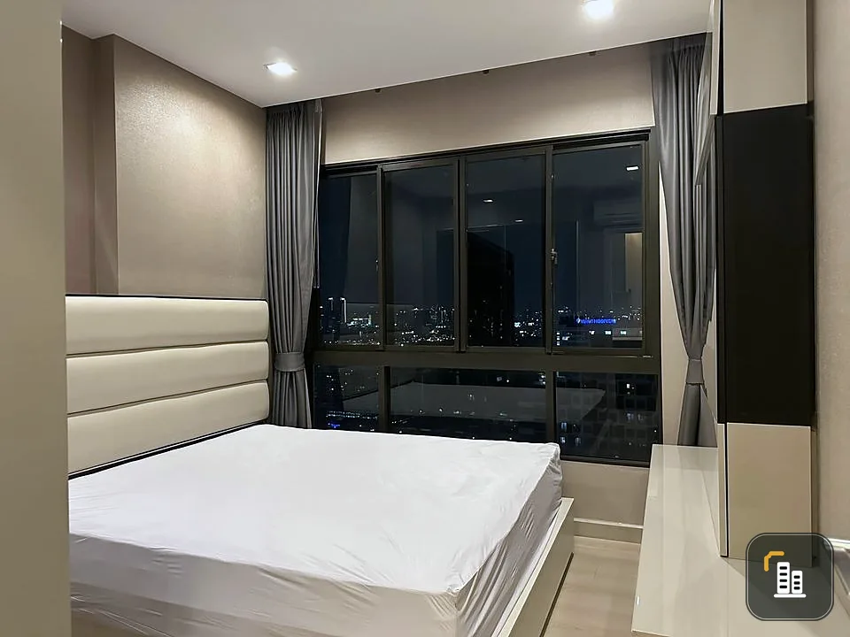 For rent or sale, The Signature by Urbano, top floor, very beautiful view, very private. If you don't reserve, you will miss a lot.