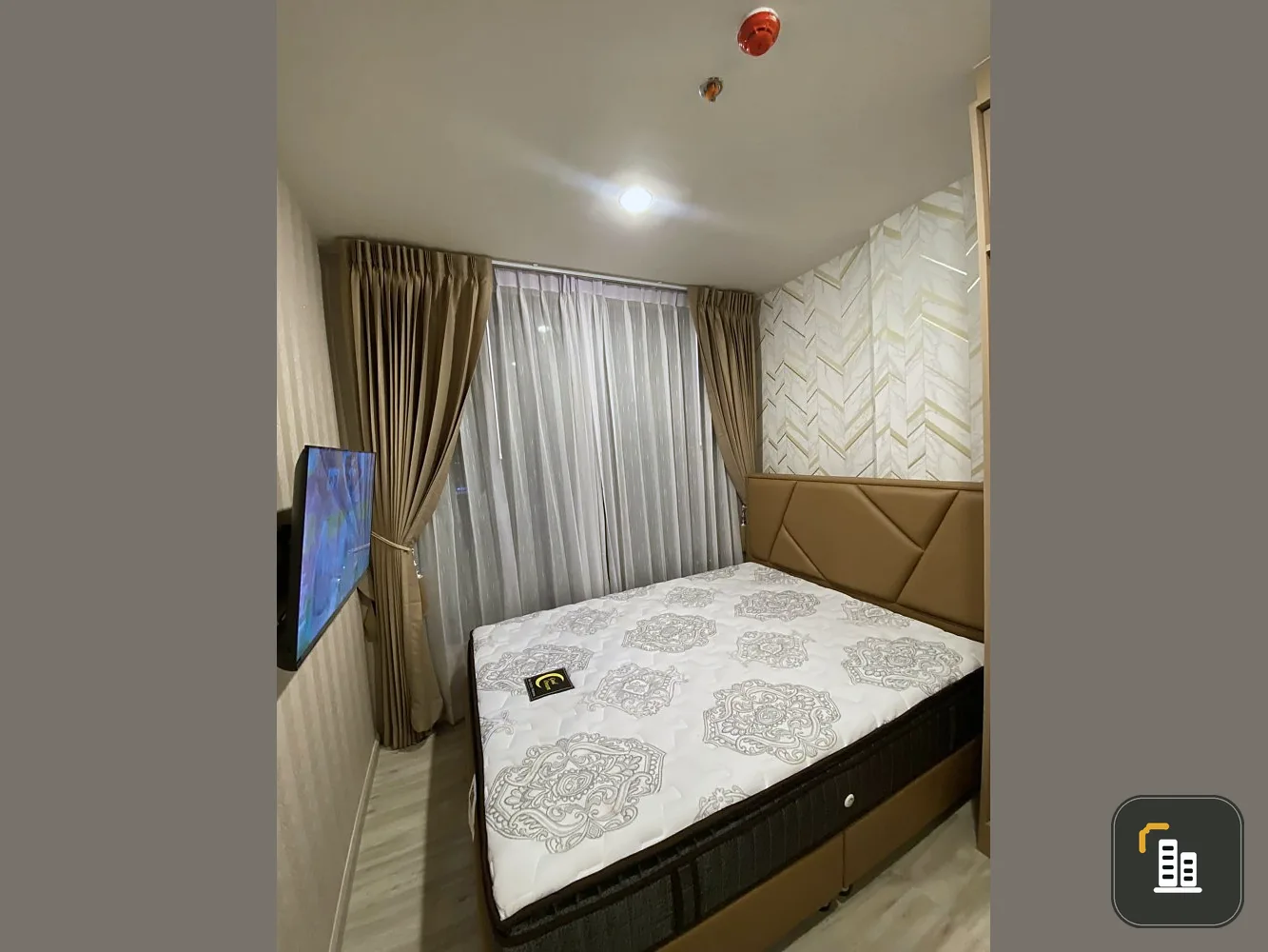 Condo for rent, XT Huai Khwang, 15th floor, private, no tall buildings blocking the view, good wind, luxurious decoration, fully furnished, book now.