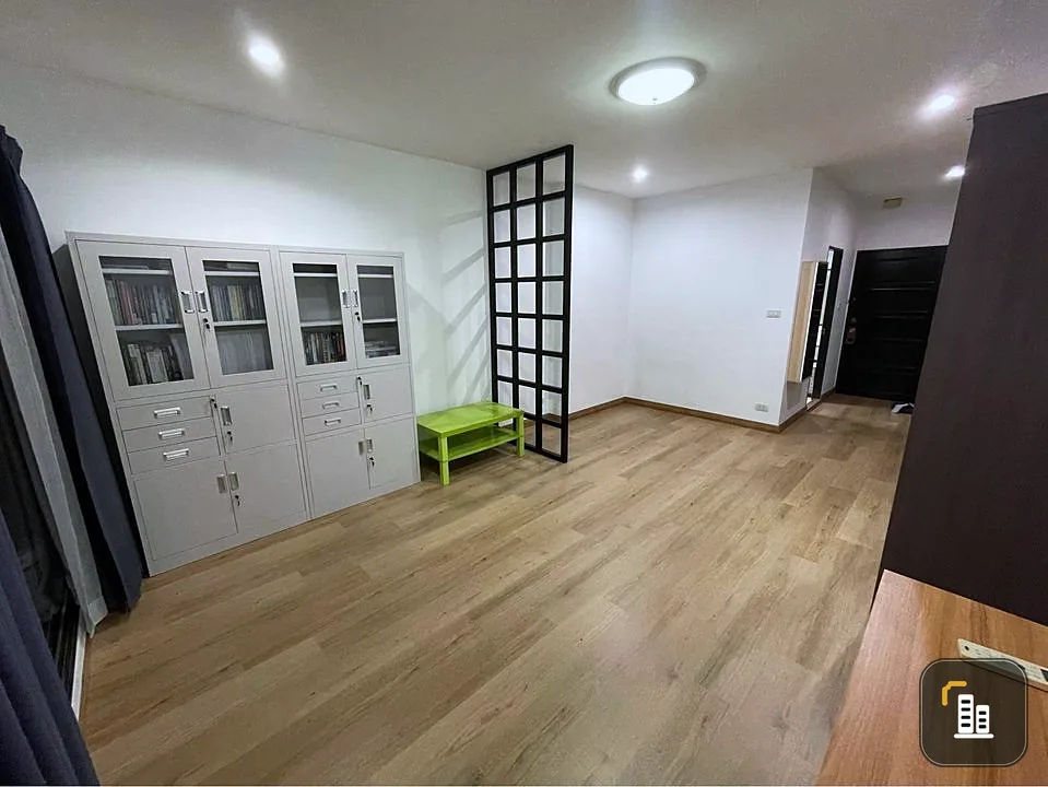 Condo for sale, Country Condominium, nice room, wide size, lots of usable space. Comes at a great price. Hurry up to reserve.