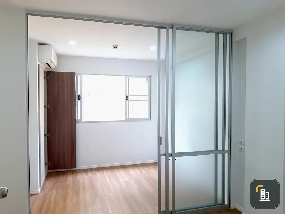 Condo for sale Lumpini Condo Town Nida-Serithai 2 The room is perfectly separated, ready to move in, book now, don't miss it.