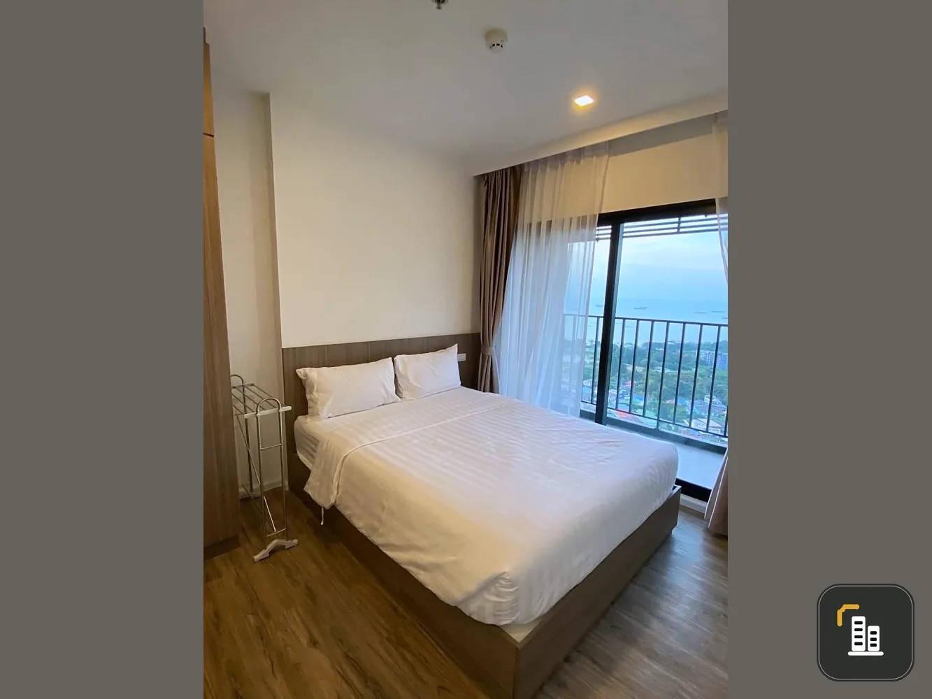 For rent, Knightsbridge, The Ocean, Sriracha, large room, high floor, good view, nice sofa, can carry the bag and move in.