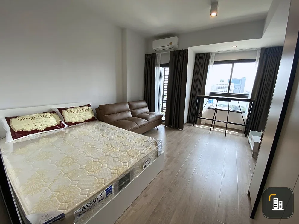 For rent, Ideo Rama9-Asoke, studio, furniture + electrical appliances ready Got a very high view Reserve now. Hurry up.