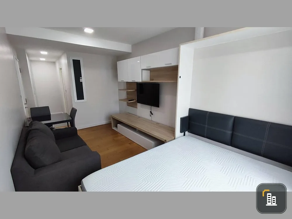 Condo for rent, Lat Light Convent, nice room, spacious size, comfortable color scheme, complete electrical appliances, book now.