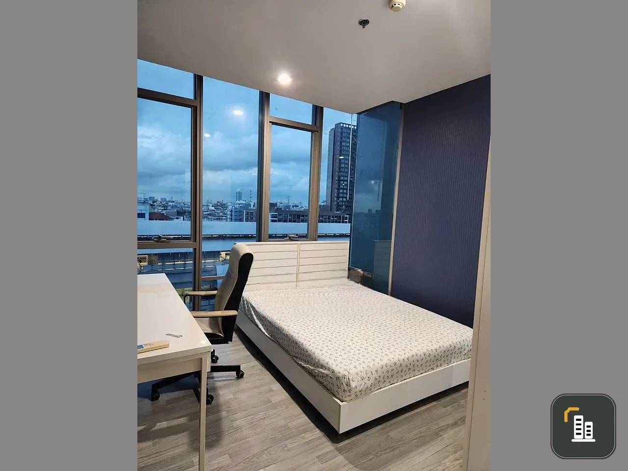 Condo for sale, rent, The Room, BTS Wongwian Yai, fully furnished, plus a cute price, don't miss it!! Hurry up to reserve now!